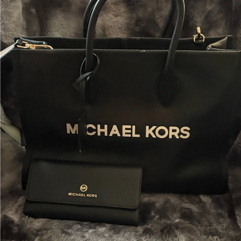 Michael Kors Black Tote and Wallet Combo - Picture 1 of 4